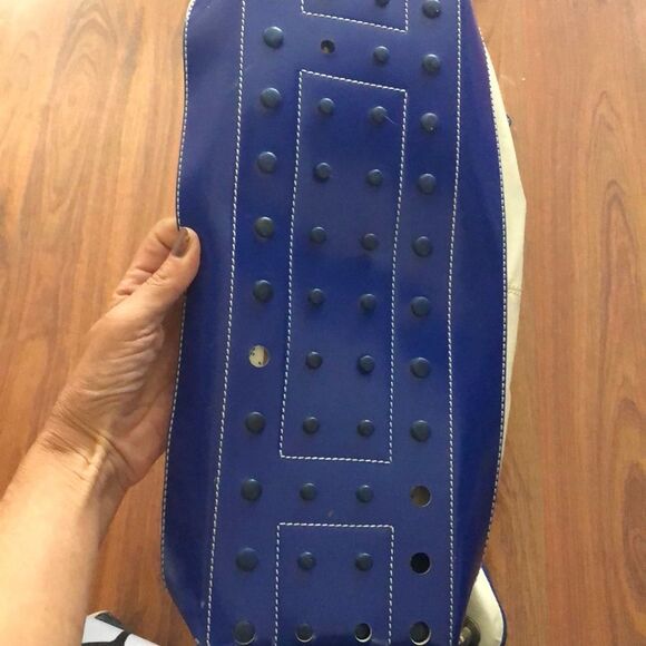 TOD’S Royal Blue and ivory handbag with leather trim. - Picture 3 of 16